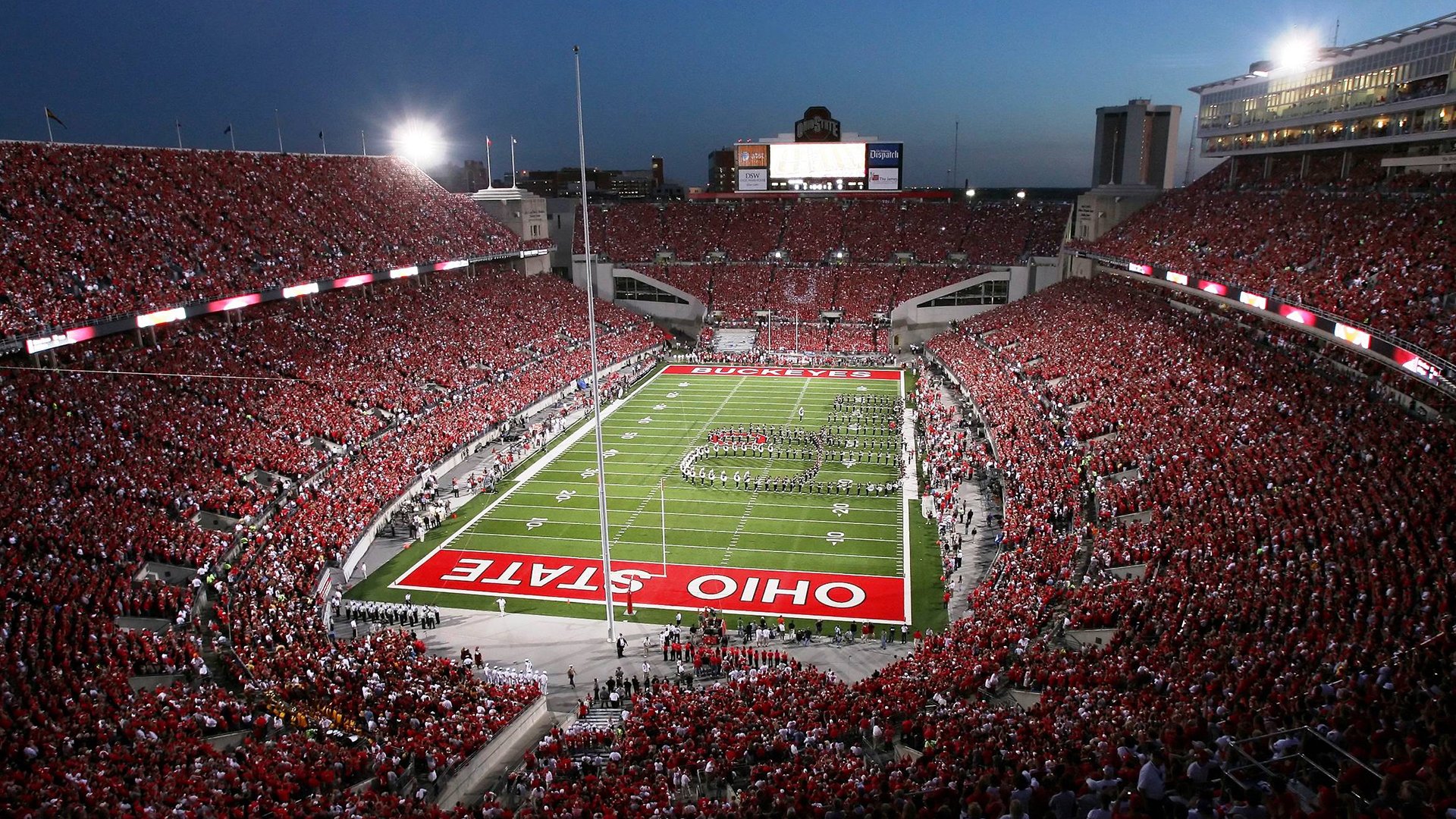 败北首场状态出色，利物浦观众沸腾！詹姆斯重返赛场比赛高潮迭起