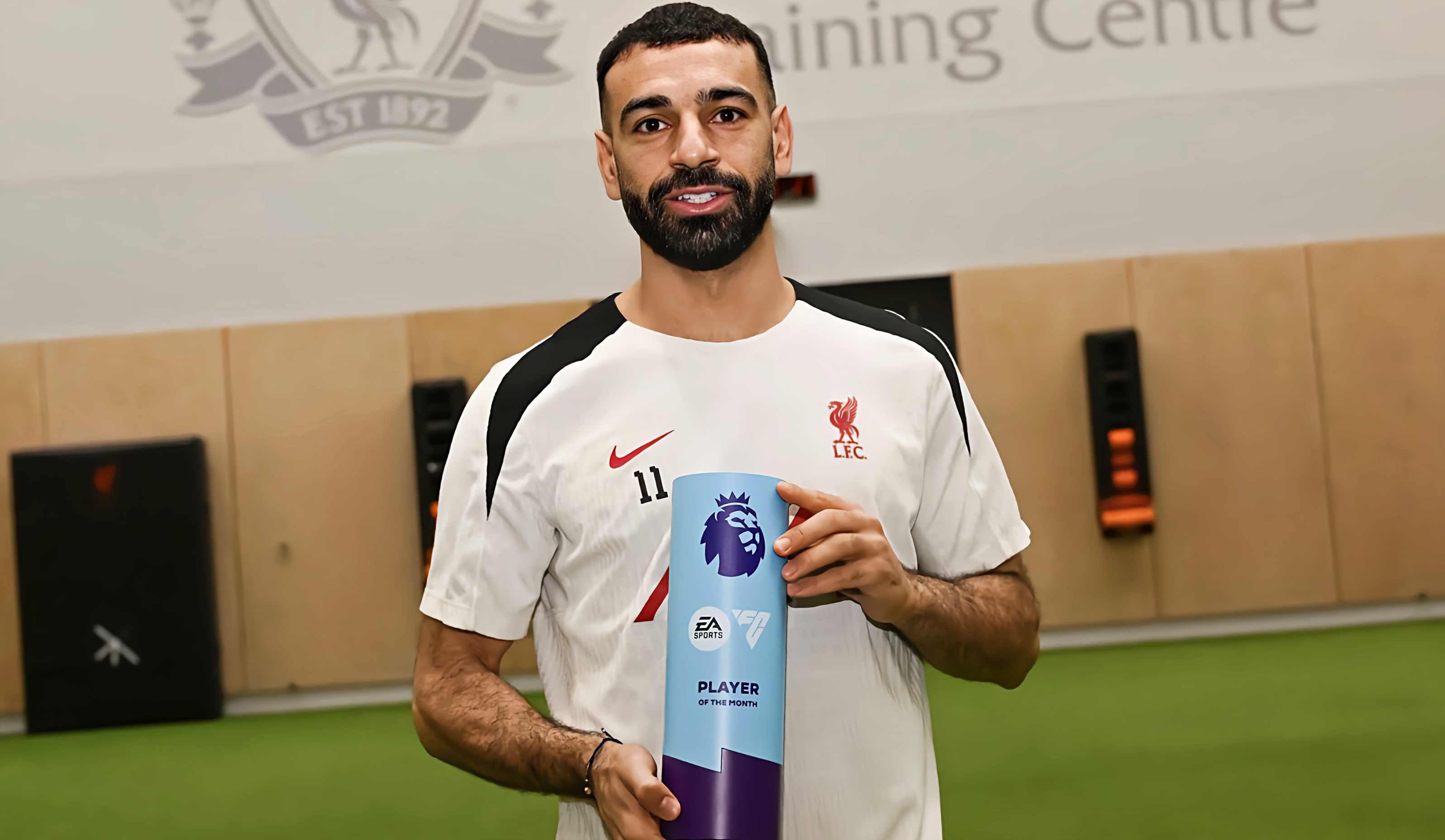  萨拉赫巅峰对决，浓眉哥与40激战曼联分钟，势不可挡胜负难料！