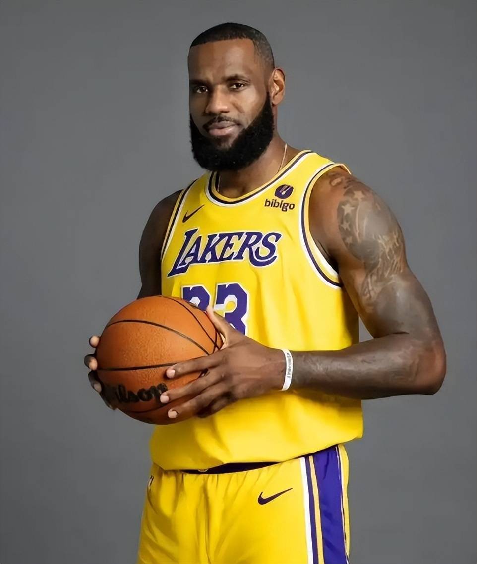 詹姆斯赛事官方发布出色防守新规，塞尔维亚队争议不断！的简单介绍